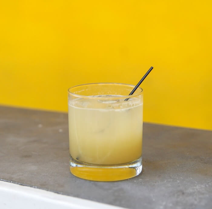 cocktail-on-yellow_t20_nR2rxA