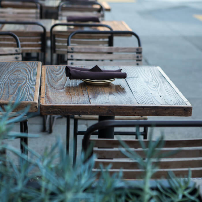 maroon-table-setting_t20_kjwewE